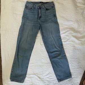 BDG Urban Outfitters light wash jeans. Size 28